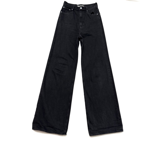 MOTHER SNACKS 26 High Rise Funnel Heel Cuff Jeans in Smacking Good washed black - Picture 6 of 13